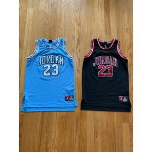 Bundle of 2 Michael Jordan Jerseys 1 Bulls color 1 North Carolina Size M EUC!